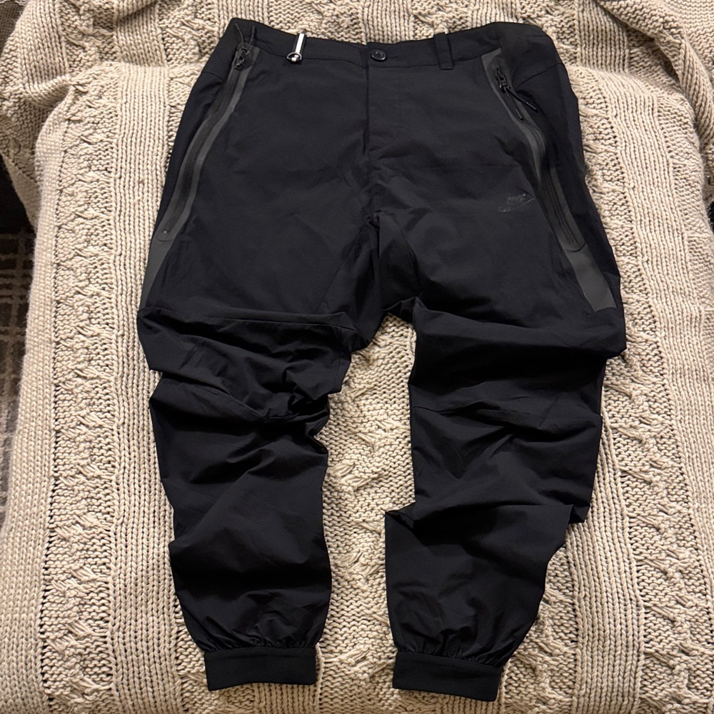 Nike Men's Black Joggers with Zipper Pockets
